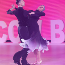 20.12.2025 19:15 Шоу Юлия Бинус Станислав Баданов